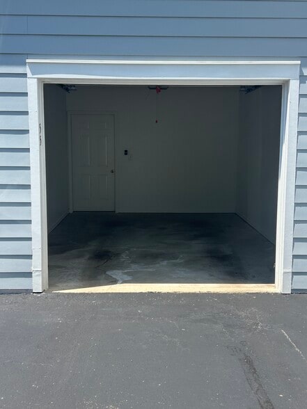 Building Photo - 12833 Tradd St