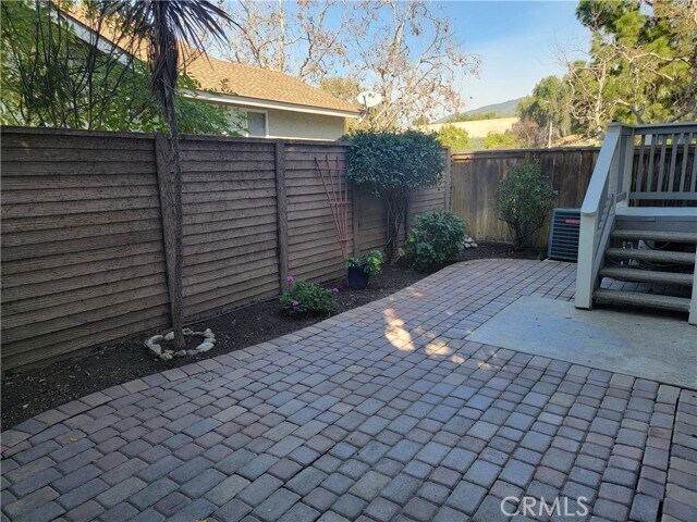 Building Photo - 941 Lotus Cir