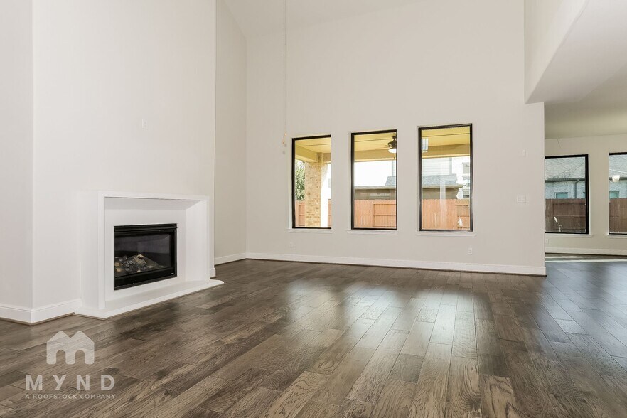 Building Photo - 30627 S Creek Way