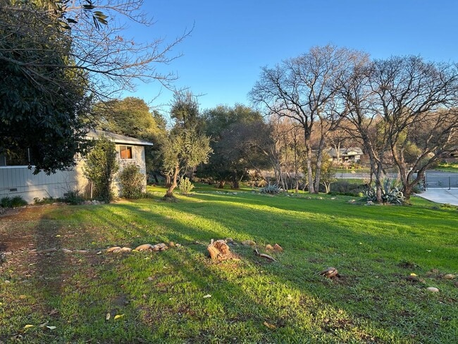 Building Photo - 120 Bessie Ln