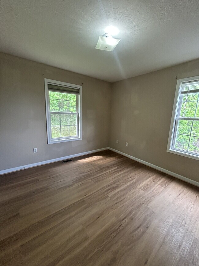 Building Photo - 427 Vesey Dr