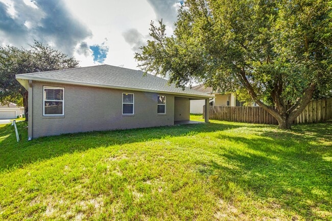 Building Photo - Leesburg 3 Bed, 2 Bath Single Family Home