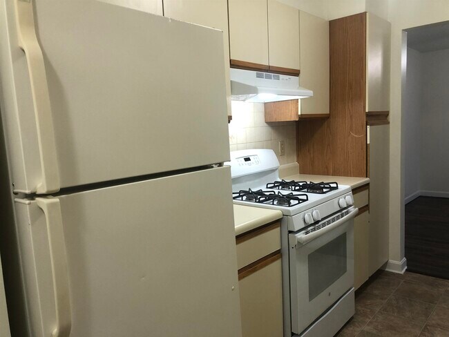 Building Photo - 383 Huse Rd