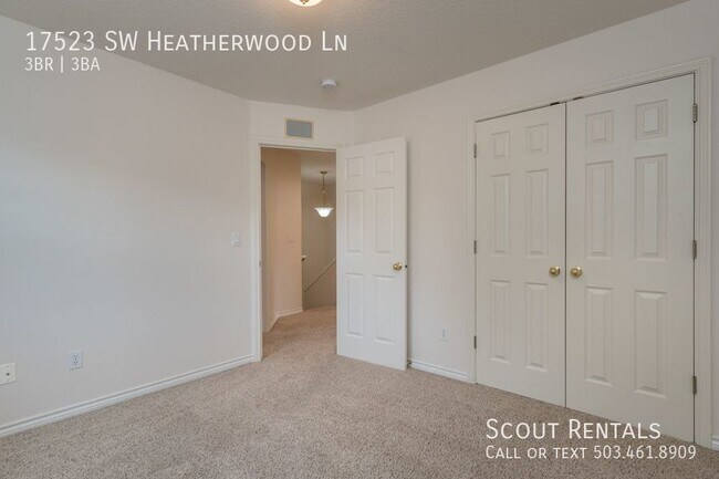 Building Photo - Spacious Sherwood Townhouse!
