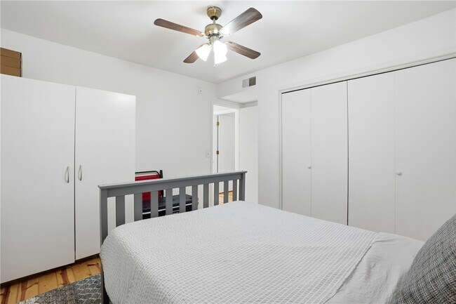 Building Photo - 10 Dogwood Dr