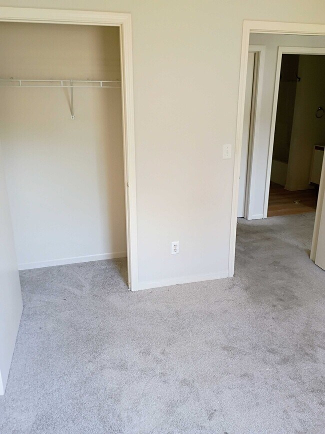 Building Photo - 1120 Minns Dr