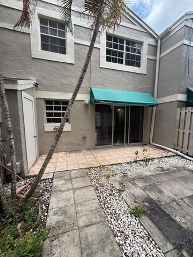Building Photo - 5232 SW 122nd Terrace
