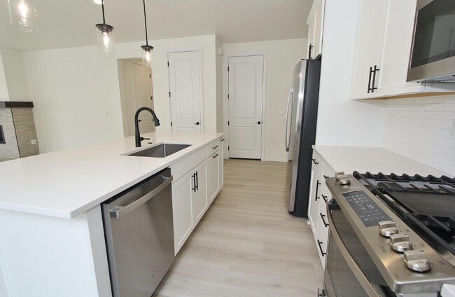 Building Photo - Immaculate Single-Level Home in Hope Springs