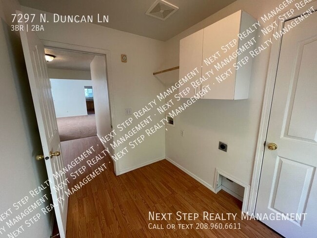 Building Photo - 3 Bed 2 Bath - NO SECURITY DEPOSIT REQUIRED!