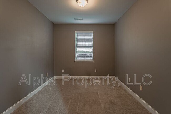 Building Photo - 135 Raven Hill Way