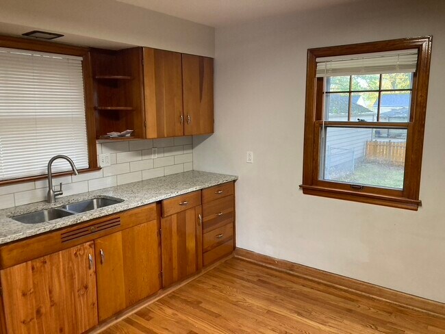 Building Photo - 405 Jackson St