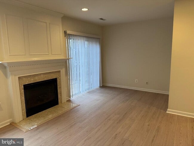 Building Photo - 43798 Virginia Manor Terrace