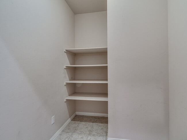 Building Photo - 2044 Sq. Ft. Home- Gated Community with a Pool/Club House-Edmond Schools- Lawn Care Included