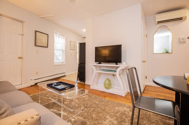 Building Photo - 1002 Tremont St