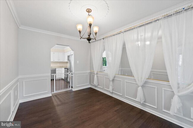 Building Photo - 4527 Sawgrass Ct
