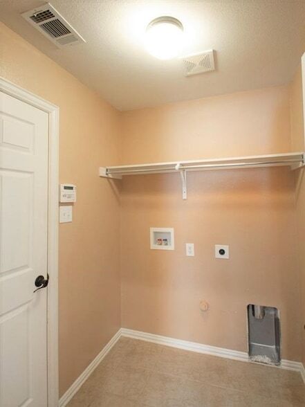 Building Photo - 417 Hackberry Dr
