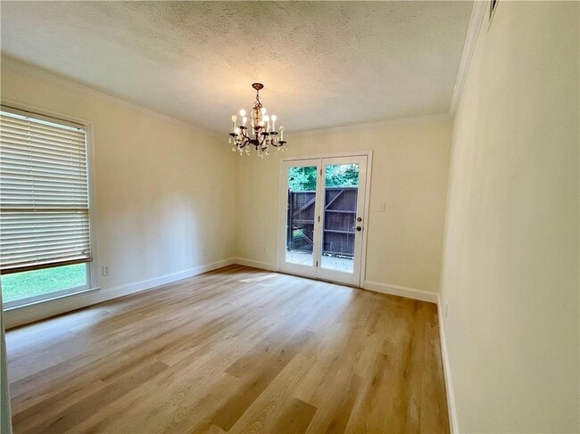 Building Photo - 5014 Meadow Ln