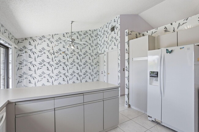 Building Photo - 9476 El Clair Ranch Rd