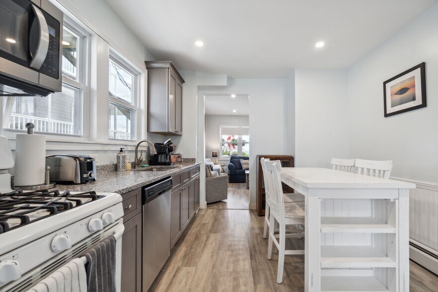 Kitchen - 61 Ocean Blvd