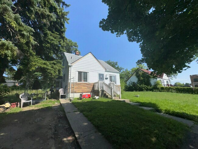 Building Photo - 18622 Lamont St