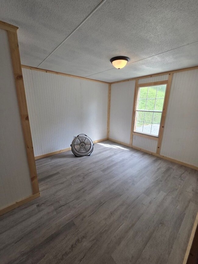 Building Photo - $1,800 - 3 Bedroom 3 Bathroom Unfurnished Home in Tatham Mountain Park