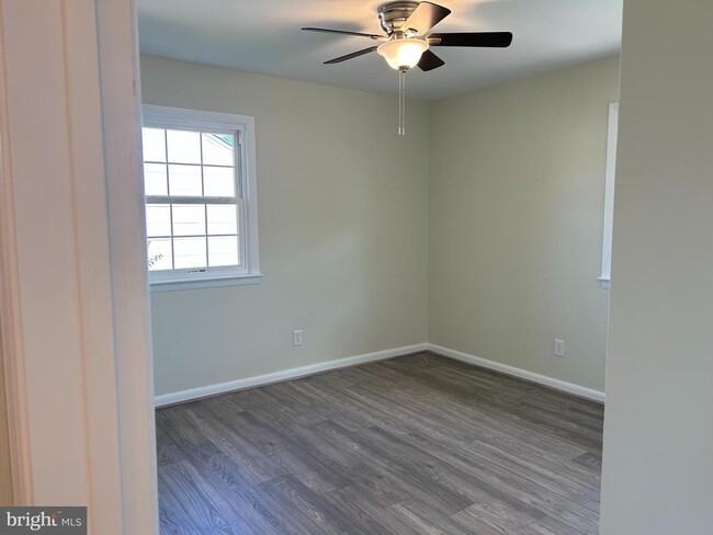 Building Photo - 114 Phillips Ave