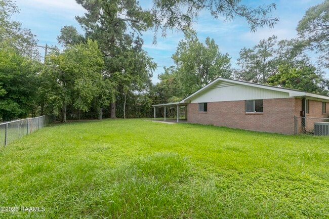 Building Photo - 509 Alonda Dr