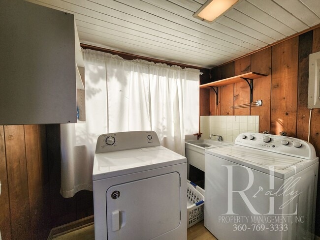 Building Photo - Seasonal Escape on Serene No-Bank Waterfro...