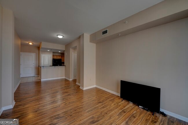 Building Photo - 3040 Peachtree Rd NW