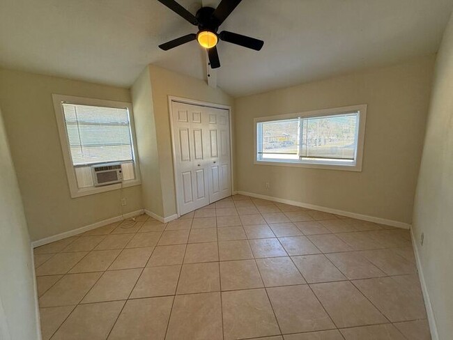 Building Photo - Pensacola - East Hill- 3 bedroom, 2 bathroom