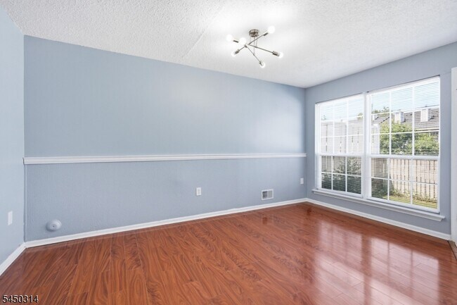 Building Photo - 9 Balboa Ln