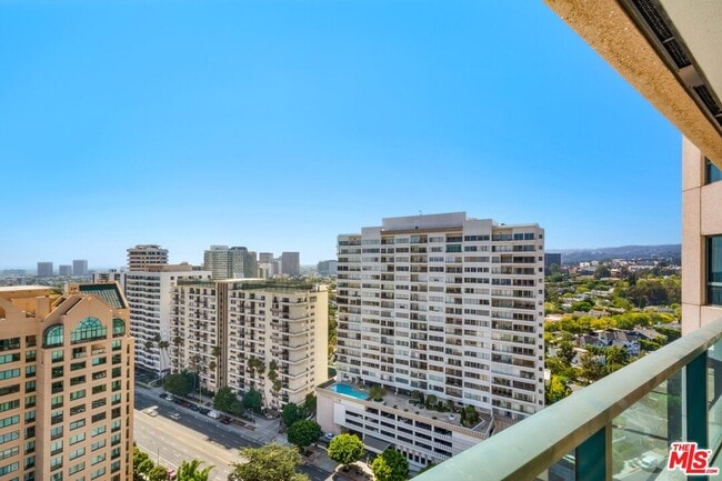Building Photo - 10490 Wilshire Blvd