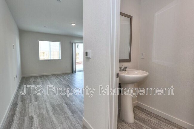 Building Photo - 8312 Whippersnapper Way