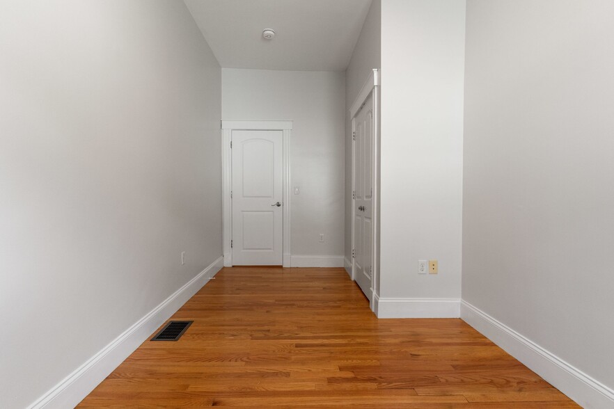 Building Photo - 102 Jaques St
