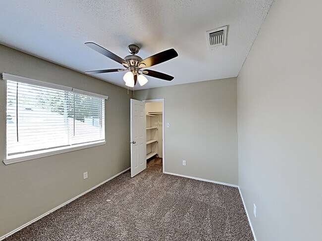 Building Photo - 8618 Fairfax Ave