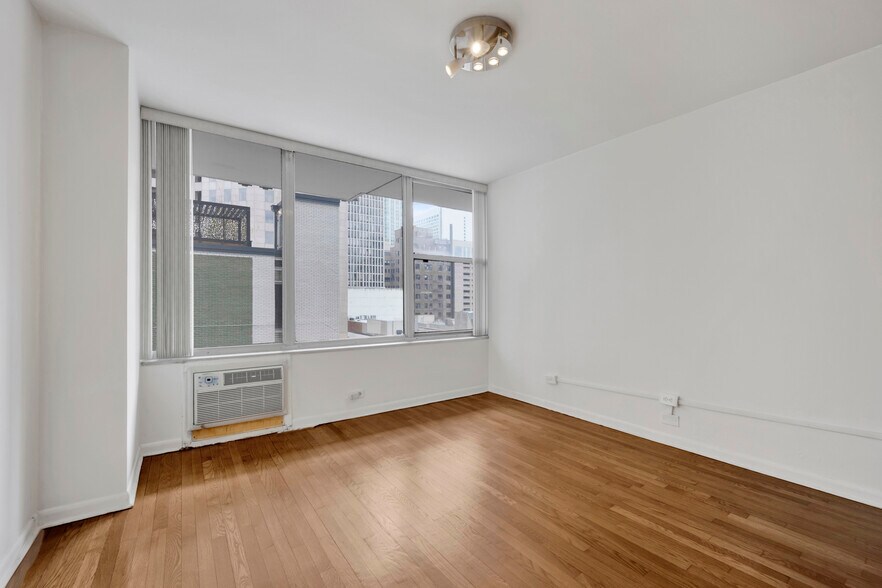 Building Photo - 1000 N Lake Shore Dr