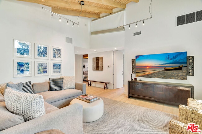 Building Photo - 28775 Sea Ranch Way