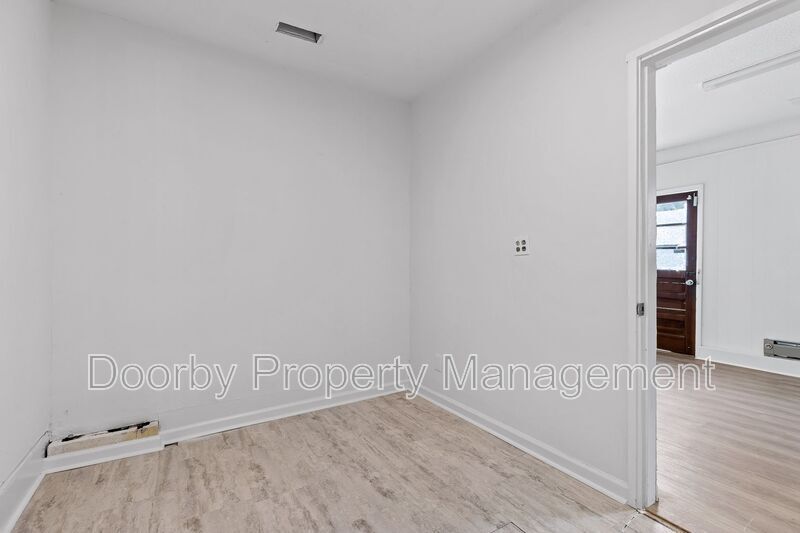 Building Photo - 841 Kay Cir