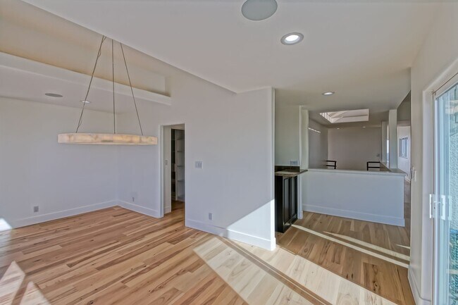 Building Photo - Beautifully Remodeled, 4BR4.5BA Hill Section Home w/ Amazing Panoramic Ocean Views, 3 Decks, Atri...