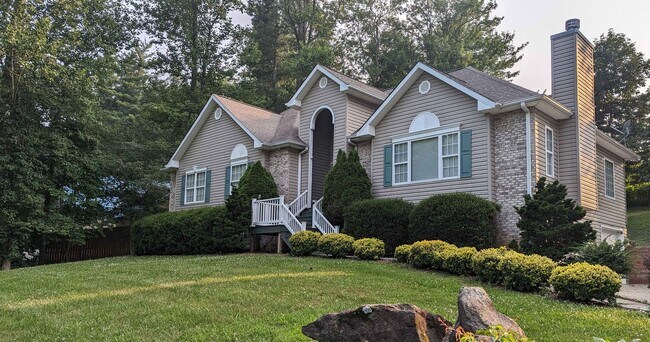 Building Photo - Stylish, Move-In-Ready Home with Designer ...