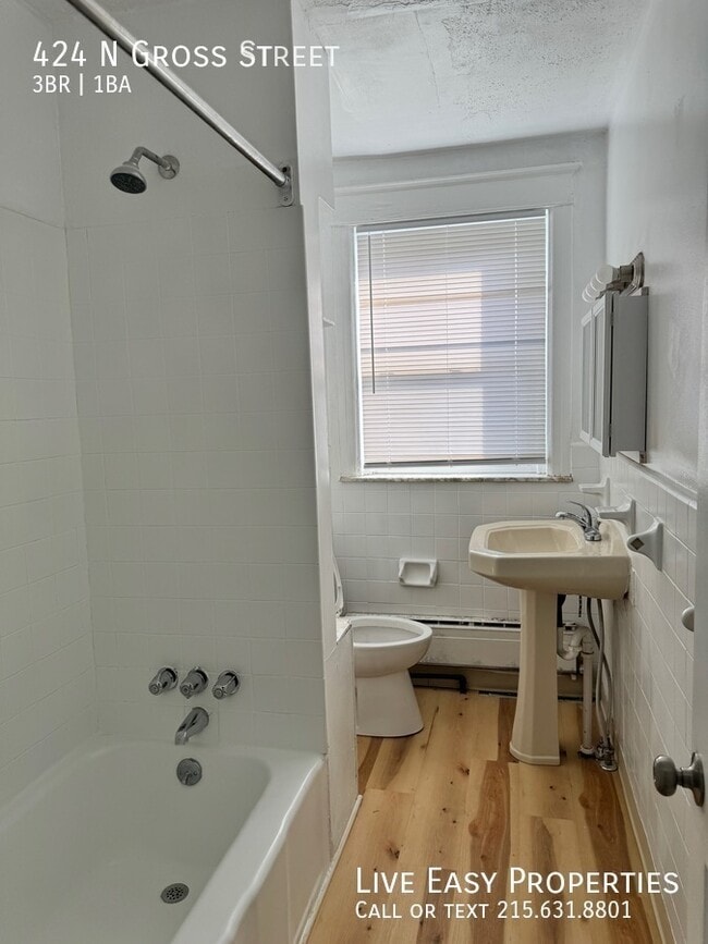 Building Photo - 424 N Gross St