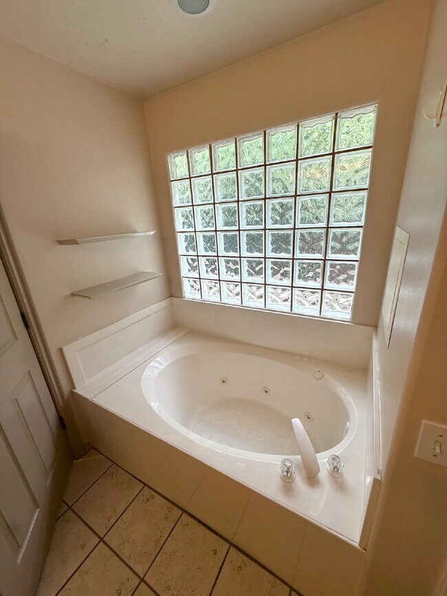 Building Photo - 1569 Tamarisk Dr