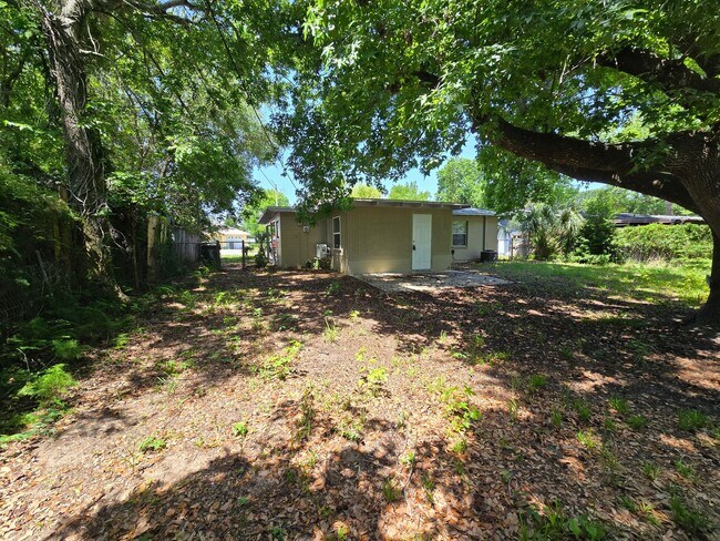 Building Photo - Updated 2-bedroom, 1-bathroom home