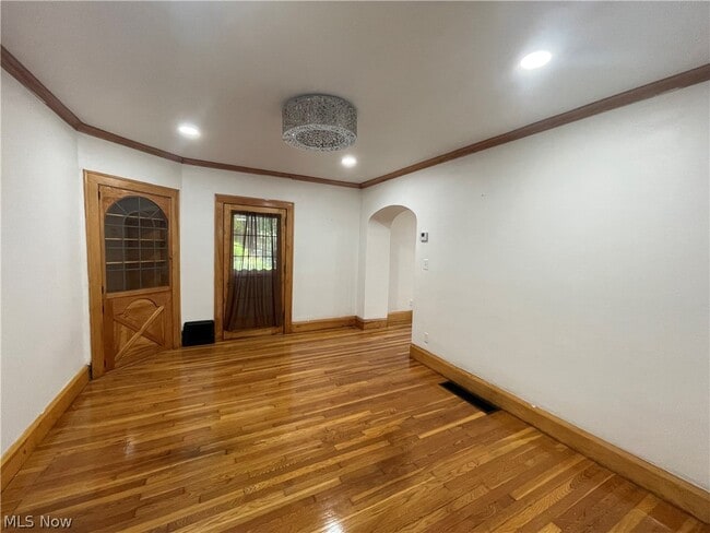 Building Photo - 2235 Montclair Ave