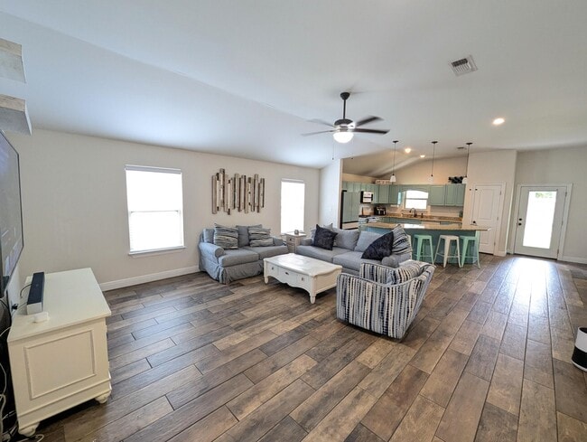 Building Photo - 1880 Presidio St