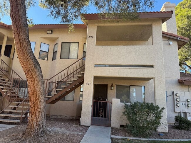 Primary Photo - 725 Rock Springs Dr