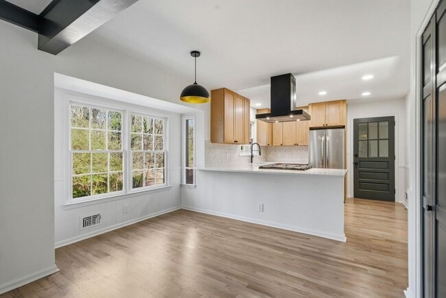 Building Photo - 2751 Cedarbrook Dr