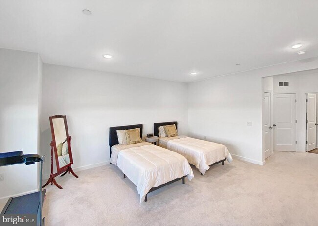 Building Photo - 14344 Yesler Ave