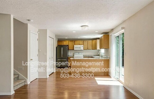 Building Photo - 332 NE Carmen Pl