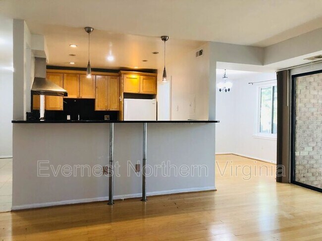 Building Photo - 9710 Kingsbridge Dr